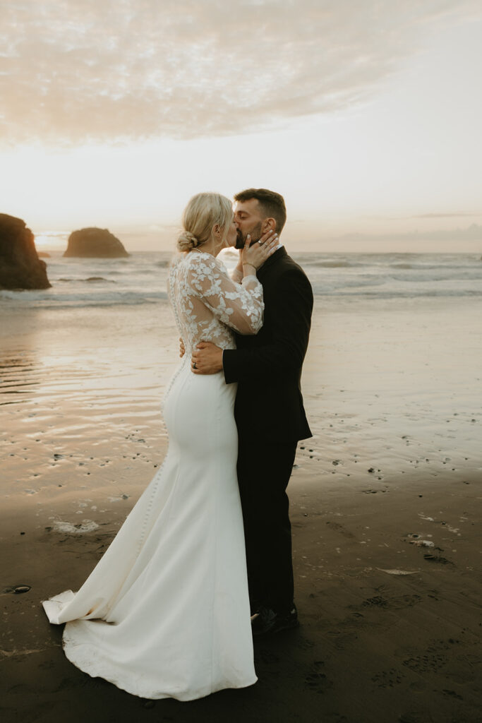 Newlyweds share a kiss on the shore following their Ruby Beach elopement in the PNW
