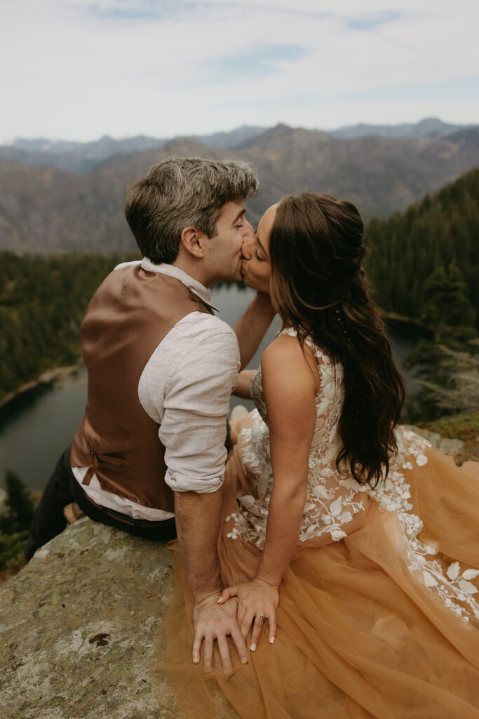 Newlyweds share a kiss following their Minotaur Lake elopement in Washington state